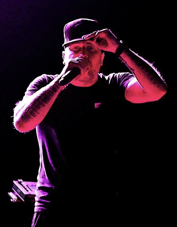 Rel McCoy performing — red light